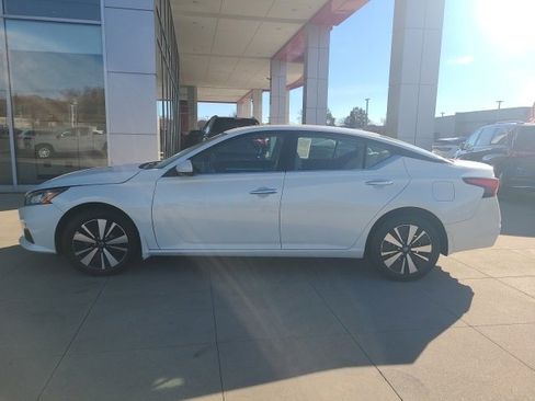 Used 2022 Nissan Altima 2.5 SV w/ SV Premium Package image 4