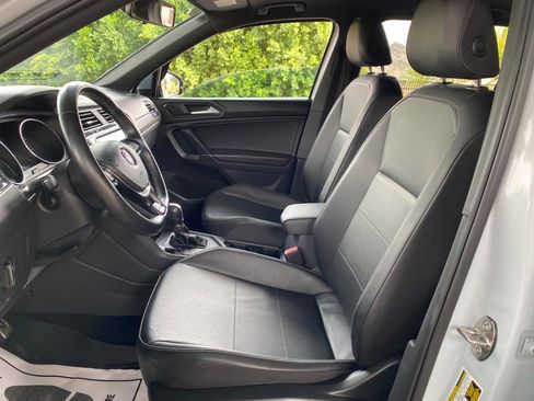 Used 2018 Volkswagen Tiguan SEL w/ R-Line Package image 37