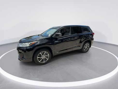 Used 2019 Toyota Highlander XLE AWD/4WD image 4