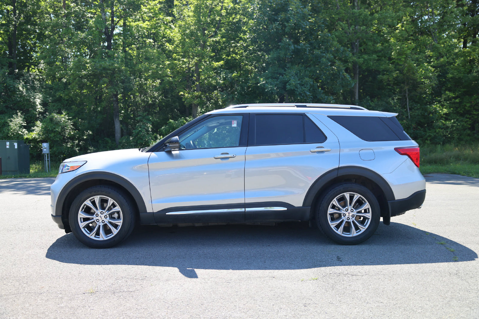 Certified 2023 Ford Explorer Limited w/ Limited Technology Package AWD/4WD image 8