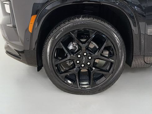 Used 2024 Chevrolet Traverse RS FWD image 35