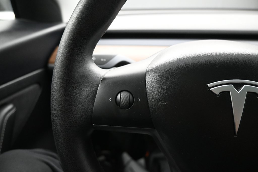 Used 2020 Tesla Model 3 Standard Range Plus RWD image 18