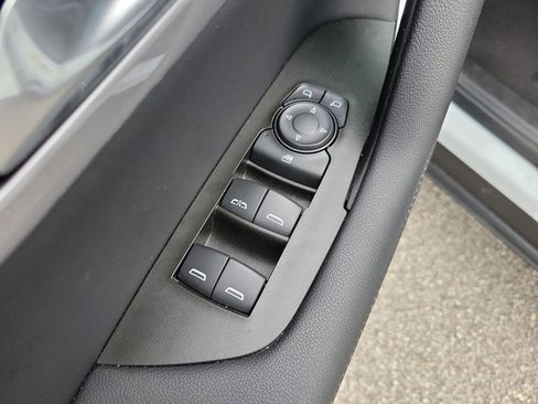 Used 2025 Chevrolet Blazer LT FWD image 19