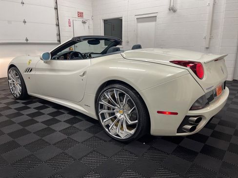 Used 2012 Ferrari California image 14