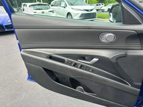 Used 2025 Hyundai Elantra SEL FWD image 26