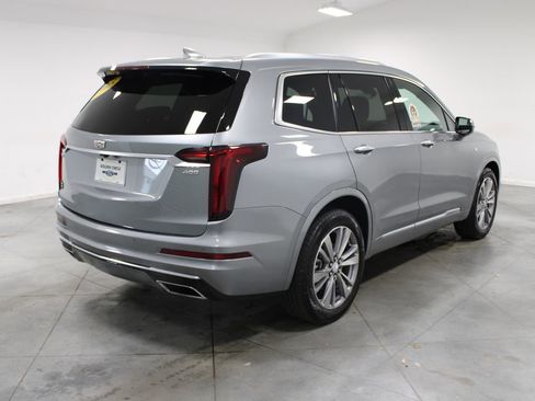 Used 2025 Cadillac XT6 Premium Luxury image 9