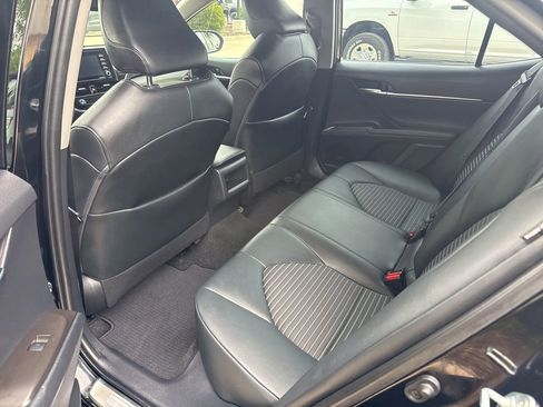 Used 2021 Toyota Camry SE w/ Convenience Package FWD image 4