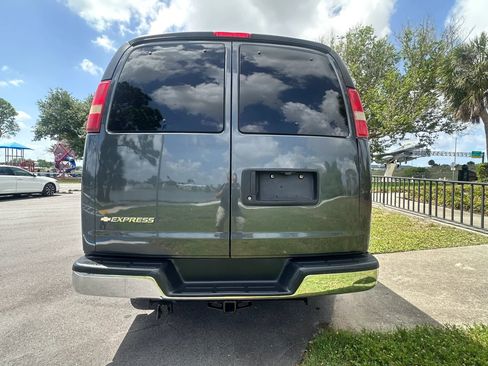 Used 2017 Chevrolet Express 3500 LT w/ LT Preferred Equipment Group RWD image 8
