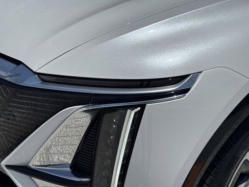 Used 2024 Cadillac Lyriq Luxury RWD image 9