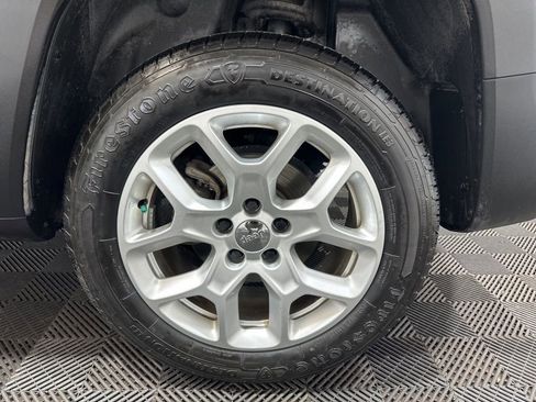 Used 2018 Jeep Renegade Latitude image 34