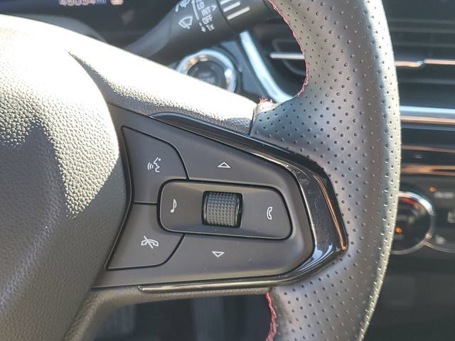 Certified 2024 Chevrolet Trax RS w/ Sunroof Package FWD image 22