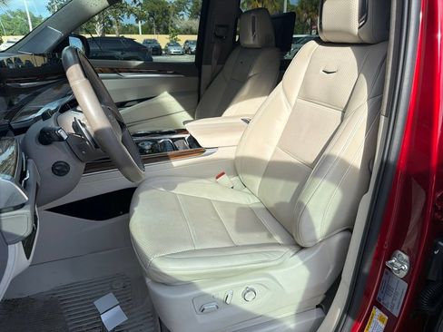 Used 2025 Cadillac Escalade ESV Sport Platinum w/ LPO, Floor Liner Package AWD/4WD image 6