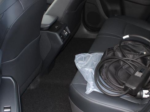 New 2026 Subaru Solterra Premium w/ Premium Convenience Package image 17