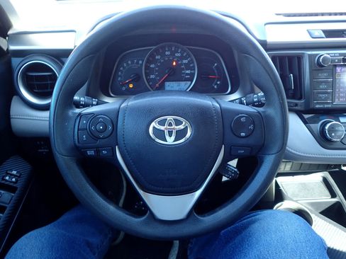 Used 2013 Toyota RAV4 XLE image 15