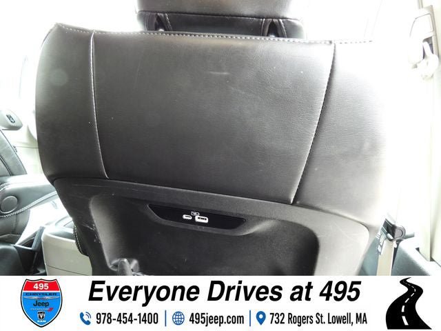 Used 2023 Chrysler Pacifica Touring-L FWD image 14