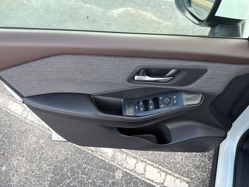 Certified 2023 Nissan Rogue SV image 17