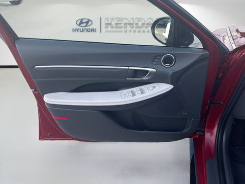 Used 2023 Hyundai Sonata Limited w/ Cargo Package FWD image 17