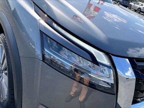 Certified 2024 Nissan Pathfinder SL w/ SL Premium Package AWD/4WD image 32