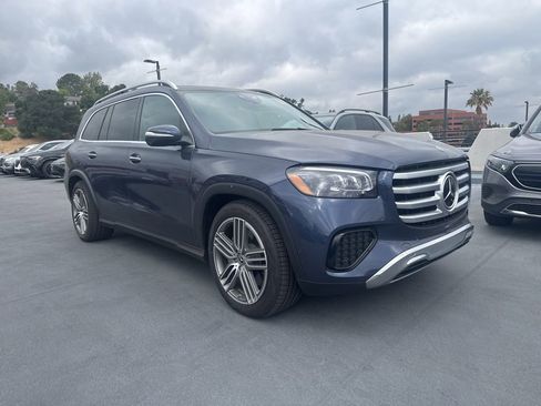 Used 2024 Mercedes-Benz GLS 450 4MATIC image 3