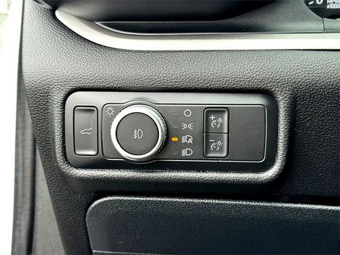 Used 2022 Ford Explorer XLT w/ Equipment Group 202A image 17