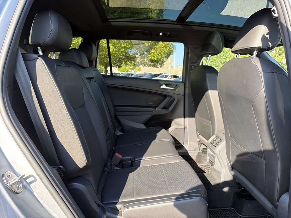 Used 2020 Volkswagen Tiguan SE R-Line FWD image 16