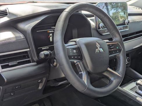 Used 2023 Mitsubishi Outlander SEL FWD image 2