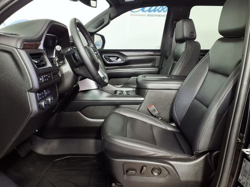 Used 2023 Chevrolet Suburban Z71 image 7