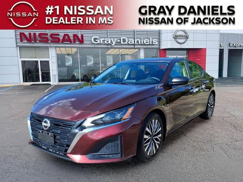 Used 2024 Nissan Altima 2.5 SV FWD image 3