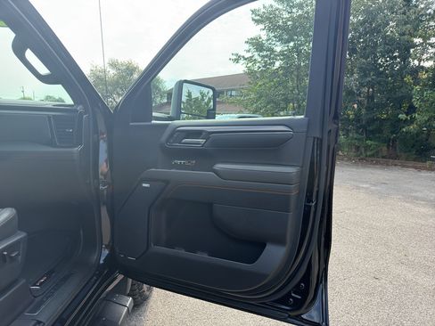 Used 2023 GMC Sierra 1500 AT4 w/ Technology Package AWD/4WD image 17