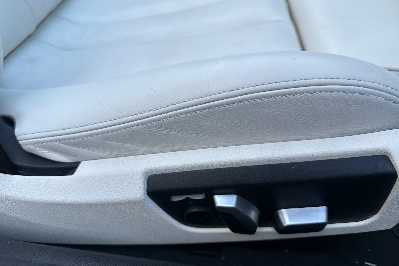 Used 2018 BMW M4 Convertible w/ Executive Package RWD image 23
