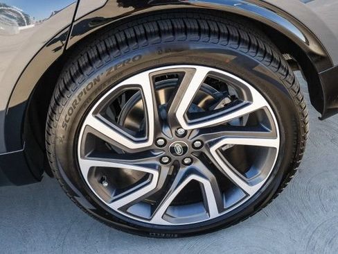 Certified 2025 Land Rover Discovery Dynamic SE AWD/4WD image 6