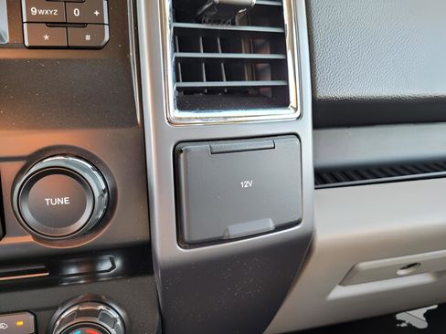 Used 2016 Ford F150 XLT image 30