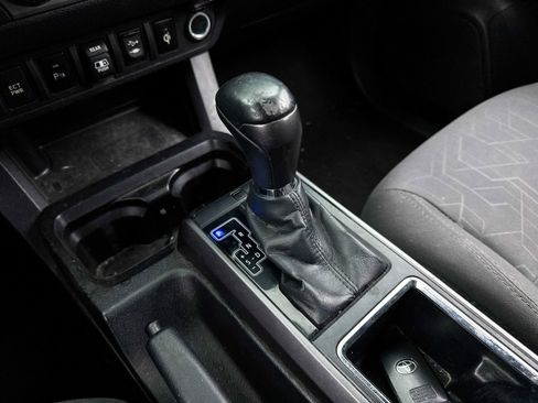 Used 2018 Toyota Tacoma TRD Sport w/ Technology Package image 17