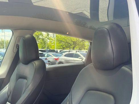 Used 2022 Tesla Model Y Long Range AWD/4WD image 12