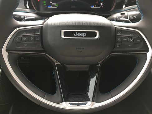 Used 2024 Jeep Grand Cherokee Trailhawk AWD/4WD image 14