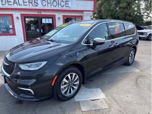 Used 2023 Chrysler Pacifica Limited FWD image 23