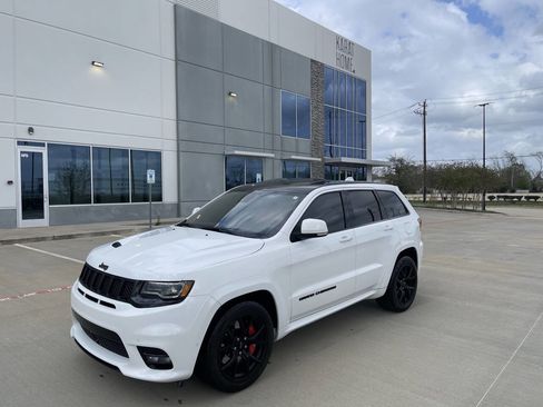 Used 2020 Jeep Grand Cherokee SRT image 10