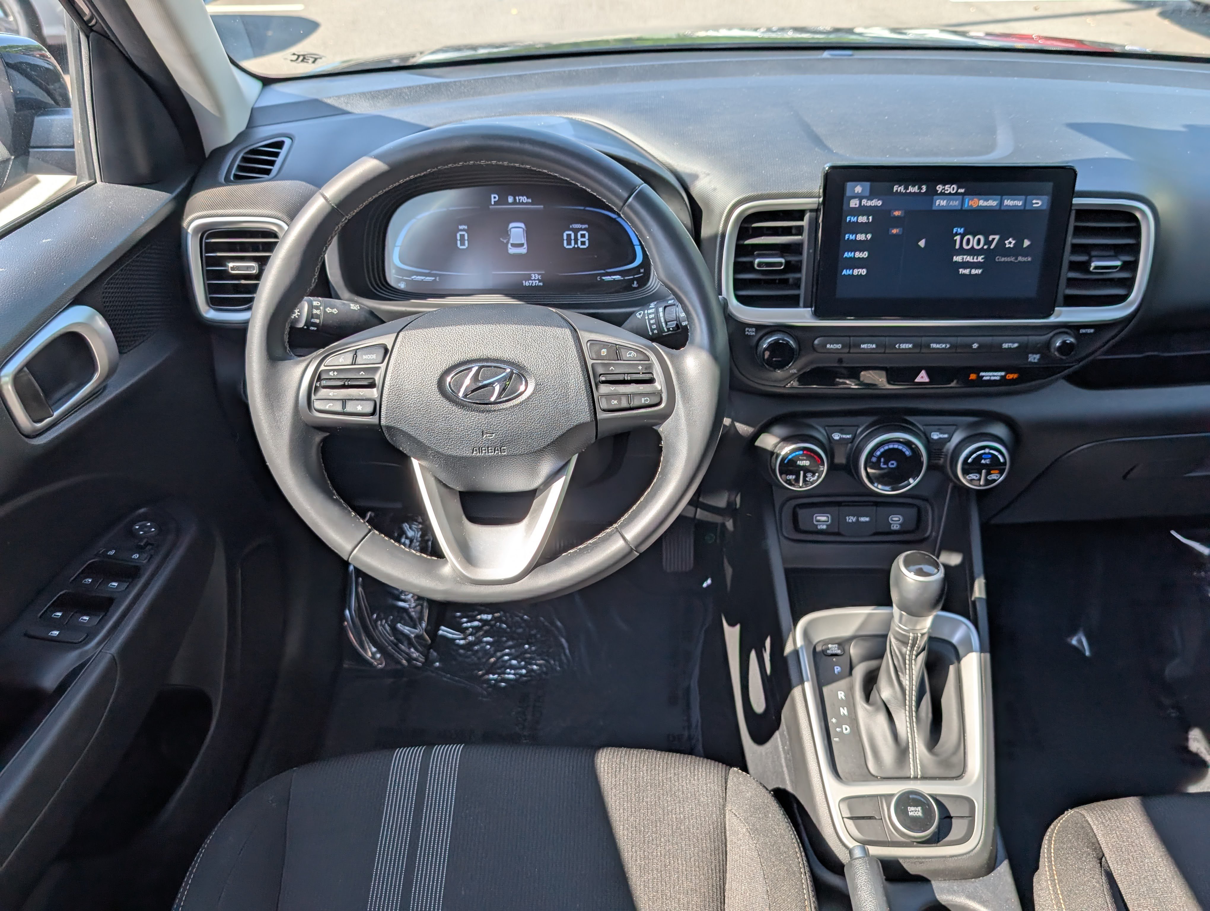 Used 2024 Hyundai Venue SEL FWD image 9
