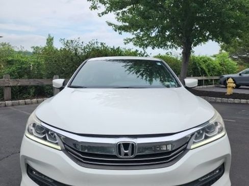 Used 2017 Honda Accord Sport Special Edition image 2
