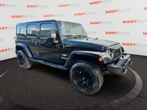 Used 2013 Jeep Wrangler Unlimited Sahara w/ Dual Top Group AWD/4WD image 7