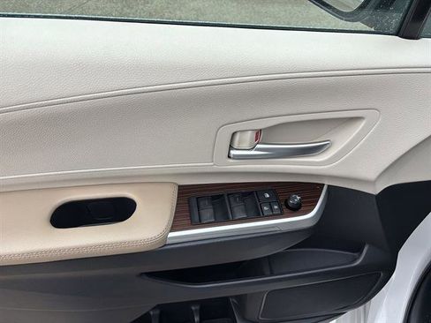 Used 2022 Toyota Sienna XLE image 13