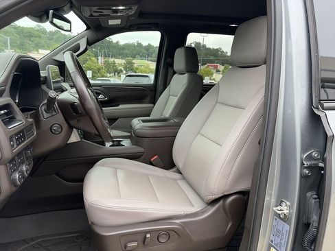Used 2024 Chevrolet Tahoe Z71 w/ Luxury Package AWD/4WD image 14