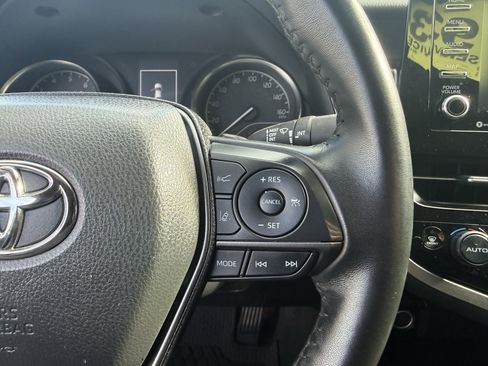 Used 2023 Toyota Camry SE image 9
