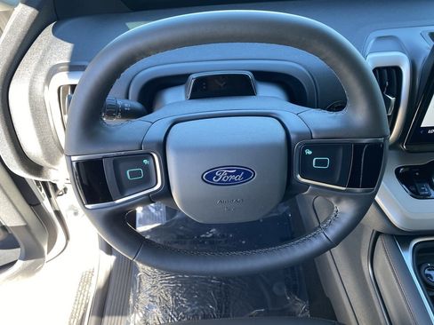 New 2025 Ford Expedition Active image 34