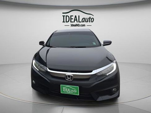 Used 2018 Honda Civic Touring image 3
