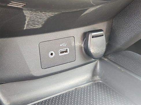 Used 2021 Nissan Rogue Sport SV image 25