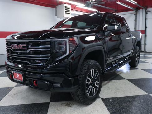 Used 2025 GMC Sierra 1500 AT4 w/ Technology Package AWD/4WD image 5