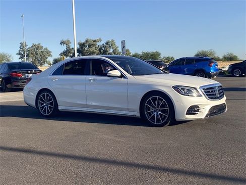 Used 2019 Mercedes-Benz S 560 Sedan image 4