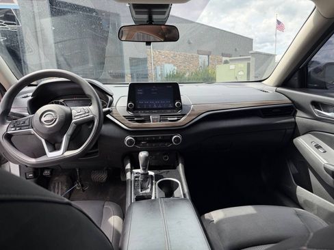 Used 2024 Nissan Altima 2.5 SV FWD image 10