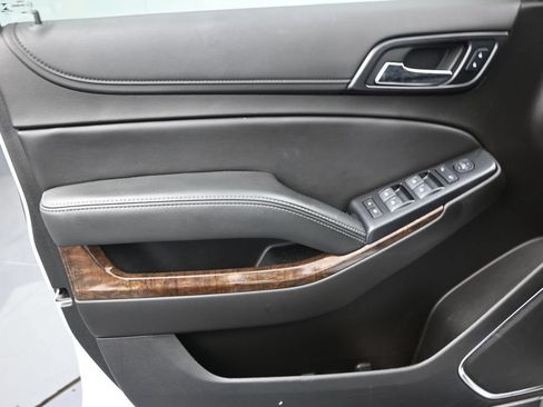 Used 2020 Chevrolet Suburban LS RWD image 11